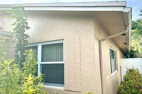 Casa en venta en Oakland Park, Florida, 3 dormitorios, 166.85 m2 № 1863032 - foto 4
