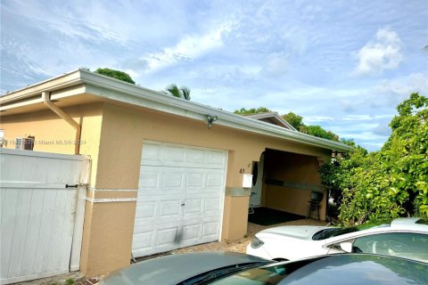 Casa en venta en Oakland Park, Florida, 3 dormitorios, 166.85 m2 № 1863032 - foto 1