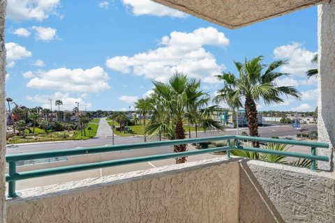 Copropriété à vendre à Daytona Beach Shores, Floride: 3 chambres, 198.81 m2 № 2420537 - photo 23