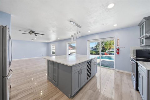 Villa ou maison à vendre à Tampa, Floride: 3 chambres, 126.16 m2 № 2434529 - photo 12