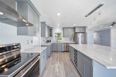 Villa ou maison à vendre à Tampa, Floride: 3 chambres, 126.16 m2 № 2434529 - photo 10