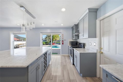 Villa ou maison à vendre à Tampa, Floride: 3 chambres, 126.16 m2 № 2434529 - photo 11