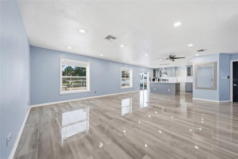 Villa ou maison à vendre à Tampa, Floride: 3 chambres, 126.16 m2 № 2434529 - photo 4