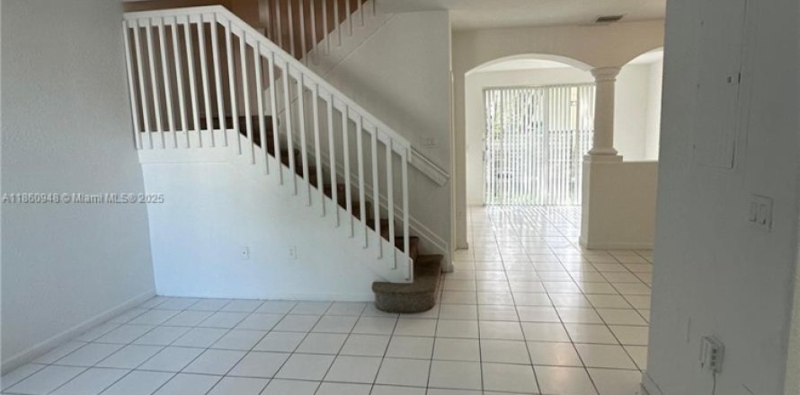 Adosado en Homestead, Florida 3 dormitorios, 120.96 m2 № 1889248