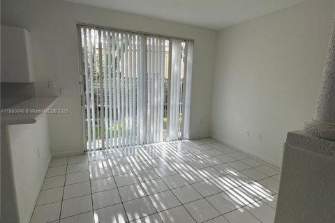 Adosado en alquiler en Homestead, Florida, 3 dormitorios, 120.96 m2 № 1889248 - foto 3