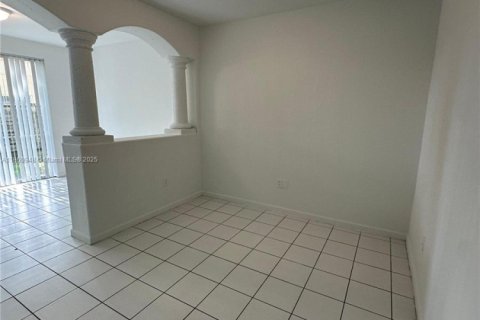 Adosado en alquiler en Homestead, Florida, 3 dormitorios, 120.96 m2 № 1889248 - foto 2