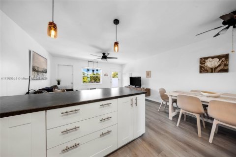 Condominio en venta en Miami, Florida, 1 dormitorio, 57.6 m2 № 2015413 - foto 10