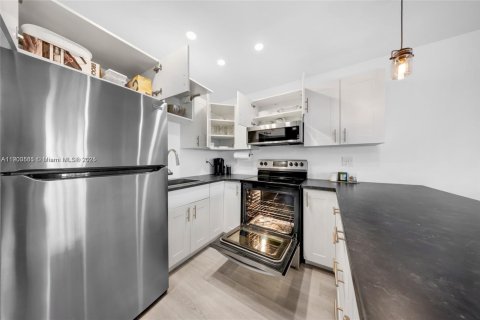 Condominio en venta en Miami, Florida, 1 dormitorio, 57.6 m2 № 2015413 - foto 12