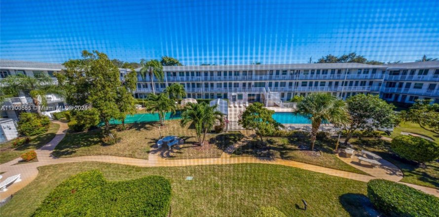 Condominio en Miami, Florida, 1 dormitorio  № 2015413