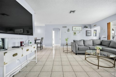 Casa en venta en Hollywood, Florida, 3 dormitorios, 139.54 m2 № 2000779 - foto 5