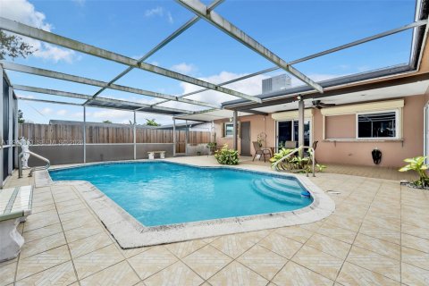 Casa en venta en Hollywood, Florida, 3 dormitorios, 139.54 m2 № 2000779 - foto 25