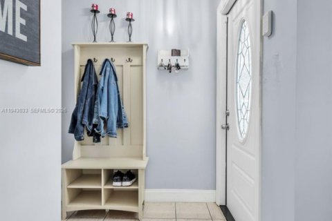 Casa en venta en Hollywood, Florida, 3 dormitorios, 139.54 m2 № 2000779 - foto 4