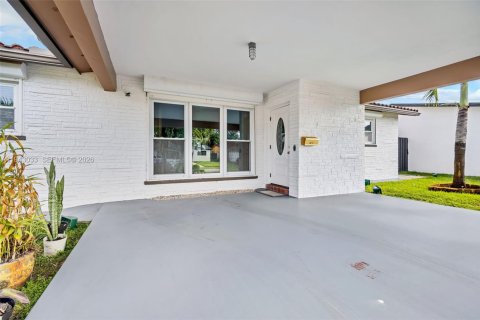 Casa en venta en Hollywood, Florida, 3 dormitorios, 139.54 m2 № 2000779 - foto 2