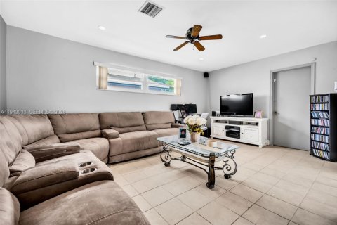 Casa en venta en Hollywood, Florida, 3 dormitorios, 139.54 m2 № 2000779 - foto 16