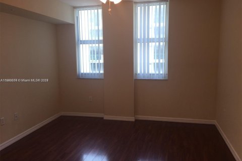 Condo in Surfside, Florida, 2 bedrooms  № 1959371 - photo 5
