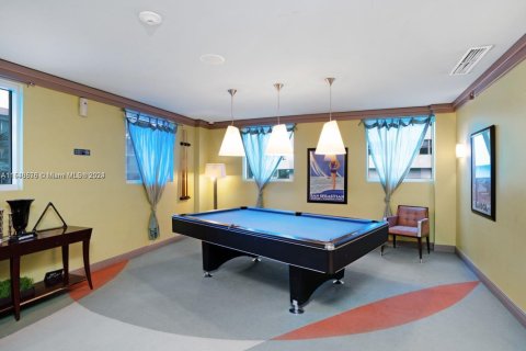 Condo in Surfside, Florida, 2 bedrooms  № 1959371 - photo 10