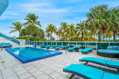 Condo in Surfside, Florida, 2 bedrooms  № 1959371 - photo 12