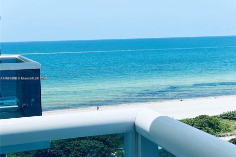 Condo in Surfside, Florida, 2 bedrooms  № 1959371 - photo 2