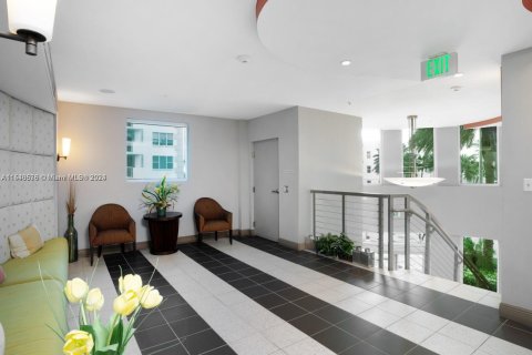 Condo in Surfside, Florida, 2 bedrooms  № 1959371 - photo 8