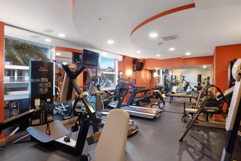 Condo in Surfside, Florida, 2 bedrooms  № 1959371 - photo 9