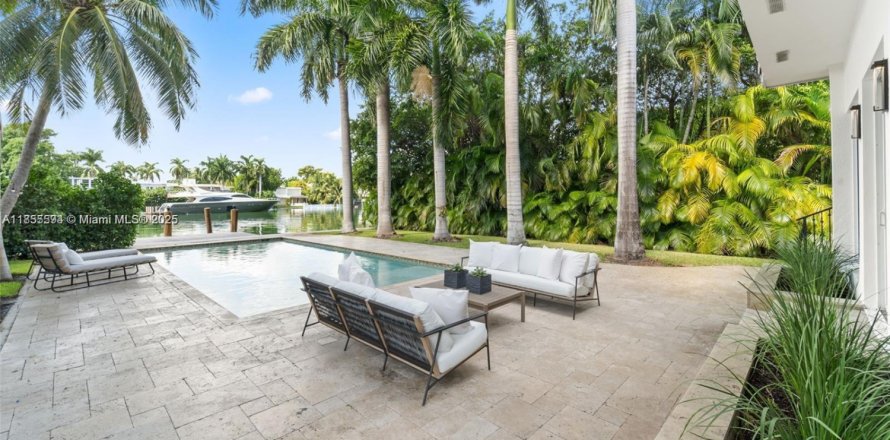 Villa ou maison à Miami Beach, Floride 5 chambres, 374.86 m2 № 1875148