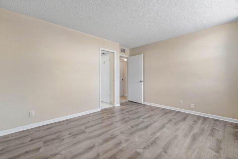 Condo in Delray Beach, Florida, 1 bedroom  № 2384873 - photo 16