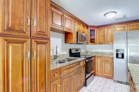 Villa ou maison à vendre à Tampa, Floride: 3 chambres, 119.29 m2 № 2285096 - photo 12