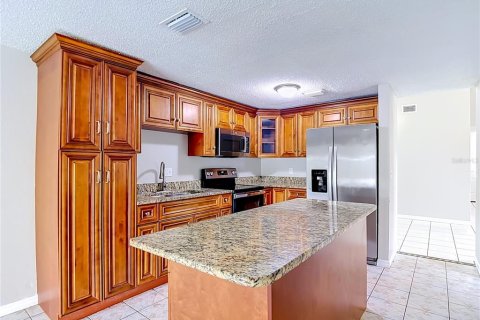 Villa ou maison à vendre à Tampa, Floride: 3 chambres, 119.29 m2 № 2285096 - photo 10