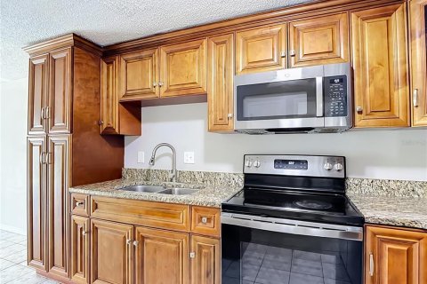 Villa ou maison à vendre à Tampa, Floride: 3 chambres, 119.29 m2 № 2285096 - photo 11