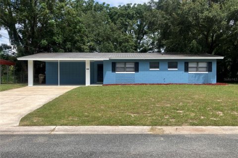 House in Fruitland Park, Florida 3 bedrooms, 104.05 sq.m. № 2377846