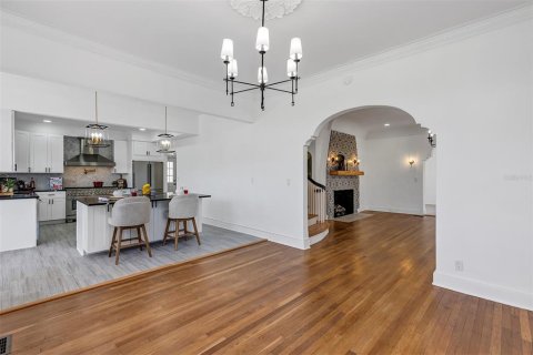 Casa en venta en Haines City, Florida, 4 dormitorios, 313.55 m2 № 1903673 - foto 8