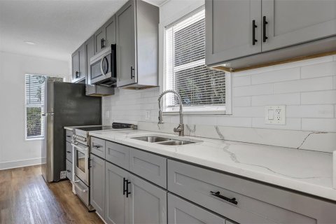 Casa en venta en Haines City, Florida, 4 dormitorios, 313.55 m2 № 1903673 - foto 25