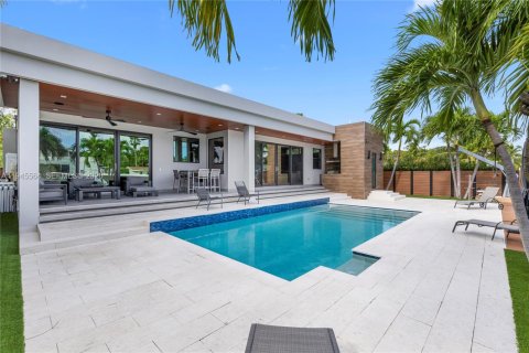 House in North Miami, Florida 3 bedrooms, 190.45 sq.m. № 2002705 - photo 11