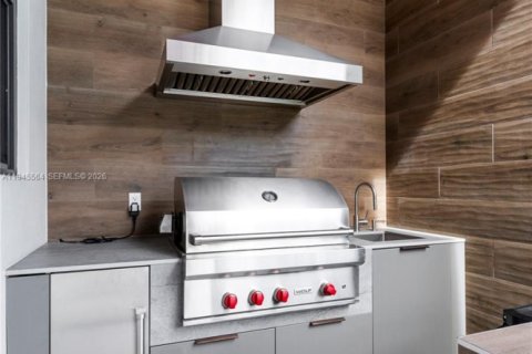 House in North Miami, Florida 3 bedrooms, 190.45 sq.m. № 2002705 - photo 17