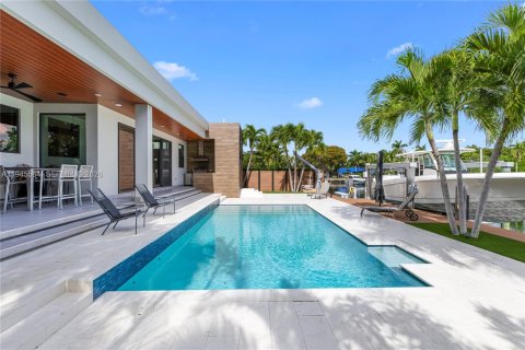 House in North Miami, Florida 3 bedrooms, 190.45 sq.m. № 2002705 - photo 13