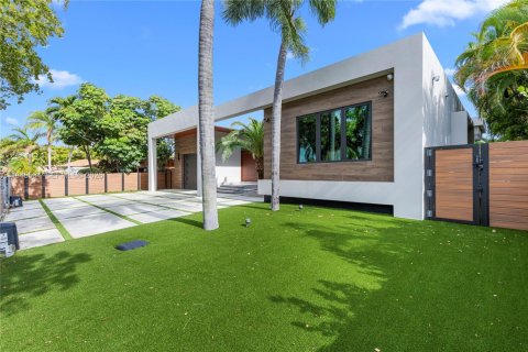 House in North Miami, Florida 3 bedrooms, 190.45 sq.m. № 2002705 - photo 7