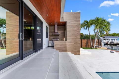 House in North Miami, Florida 3 bedrooms, 190.45 sq.m. № 2002705 - photo 18