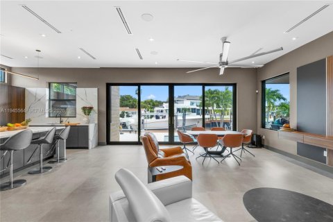 House in North Miami, Florida 3 bedrooms, 190.45 sq.m. № 2002705 - photo 30