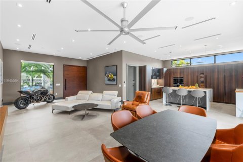 House in North Miami, Florida 3 bedrooms, 190.45 sq.m. № 2002705 - photo 27