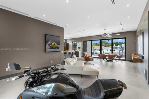 House in North Miami, Florida 3 bedrooms, 190.45 sq.m. № 2002705 - photo 28