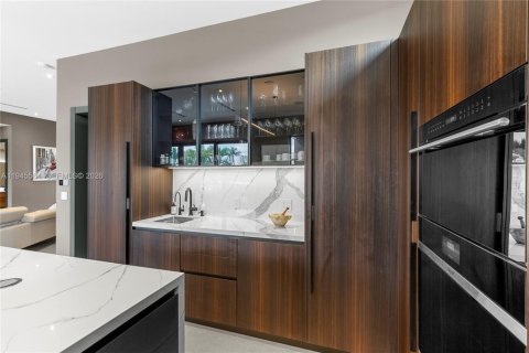 House in North Miami, Florida 3 bedrooms, 190.45 sq.m. № 2002705 - photo 22