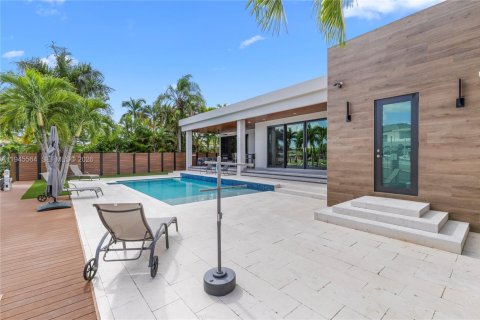 House in North Miami, Florida 3 bedrooms, 190.45 sq.m. № 2002705 - photo 10