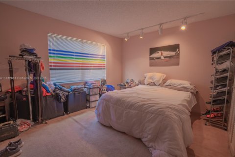 Villa ou maison à vendre à Hollywood, Floride: 3 chambres, 224.82 m2 № 1934910 - photo 25