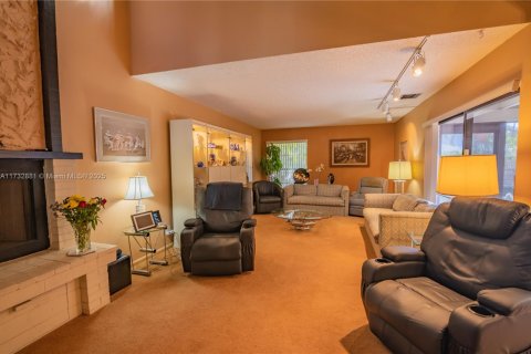 Villa ou maison à vendre à Hollywood, Floride: 3 chambres, 224.82 m2 № 1934910 - photo 12