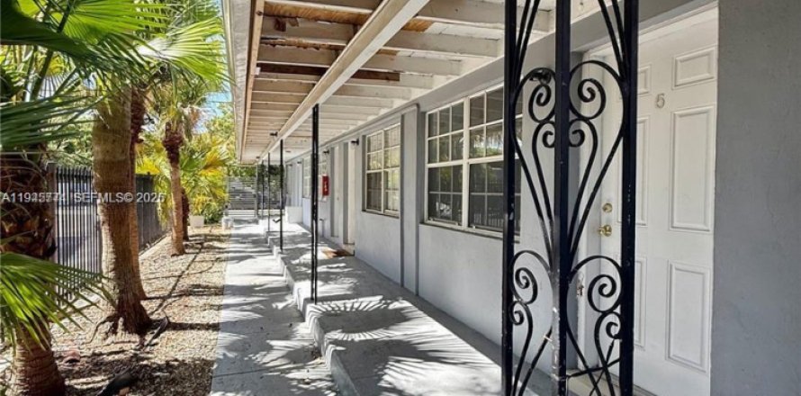 Studio in Miami, Florida № 2002415