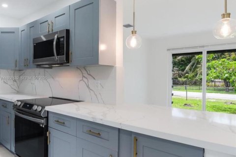 Купить виллу или дом в Майами, Флорида 4 спальни, 124.77м2, № 1990237 - фото 2