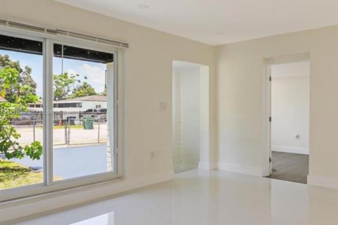 Купить виллу или дом в Майами, Флорида 4 спальни, 124.77м2, № 1990237 - фото 3