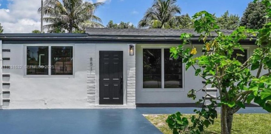 Дом в Майами, Флорида 4 спальни, 124.77м2 № 1990237