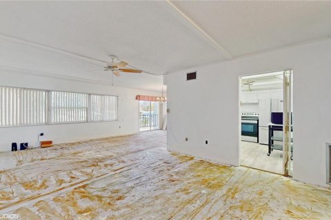 Condominio en venta en Clearwater, Florida, 2 dormitorios, 117.99 m2 № 1906635 - foto 3