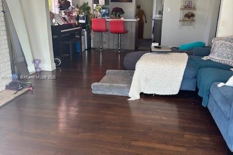 House in Miami, Florida 3 bedrooms, 128.67 sq.m. № 1867811 - photo 2